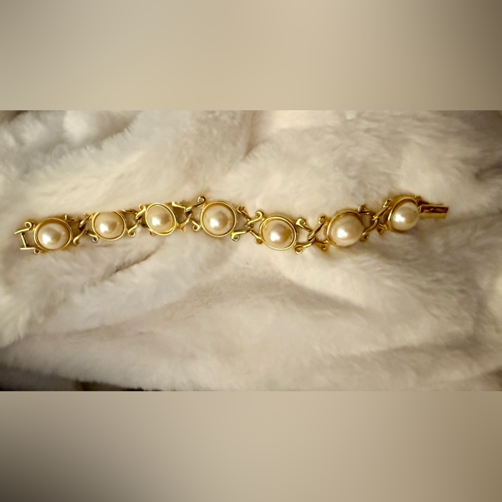 Vintage Golden and Faux Pearl Women's Bracelet made by Weingeroff - Picture 2 of 11